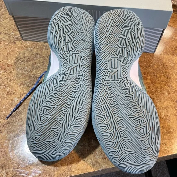 Kyrie flytrap 5 - Picture 7 of 8